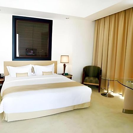 Sintesa Peninsula Hotel Manado Zewnętrze zdjęcie