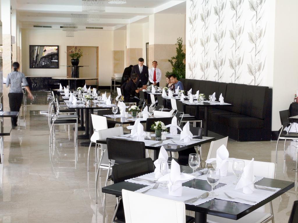 Sintesa Peninsula Hotel Manado Zewnętrze zdjęcie
