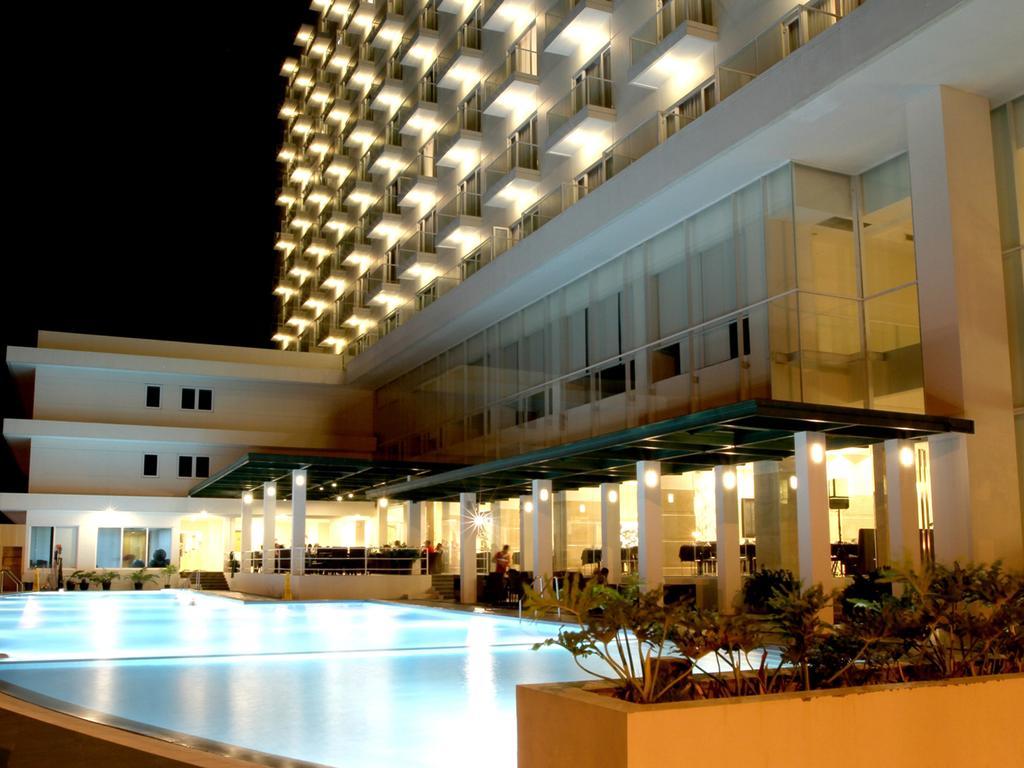 Sintesa Peninsula Hotel Manado Zewnętrze zdjęcie