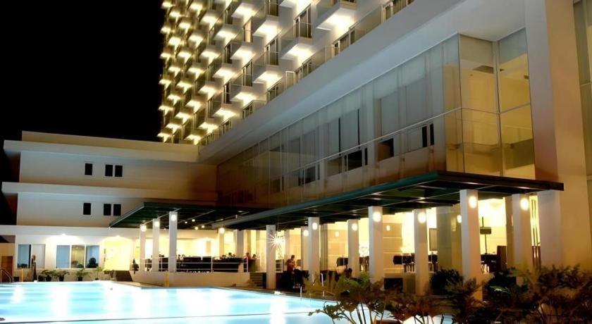Sintesa Peninsula Hotel Manado Zewnętrze zdjęcie
