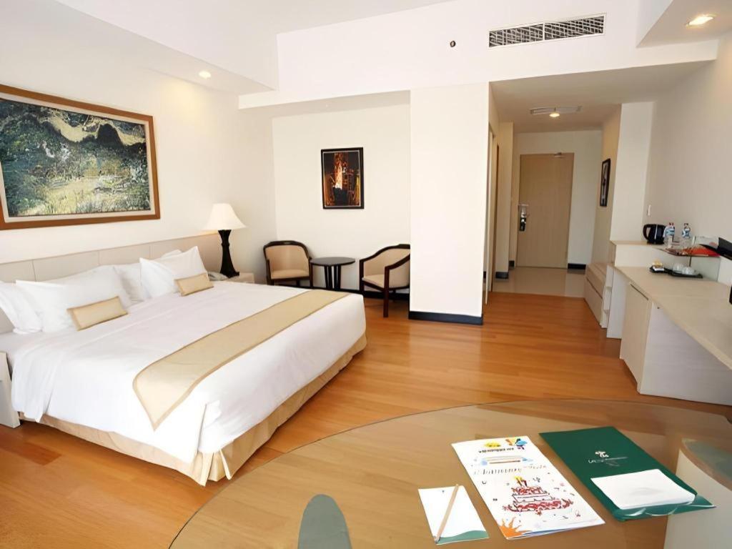 Sintesa Peninsula Hotel Manado Zewnętrze zdjęcie