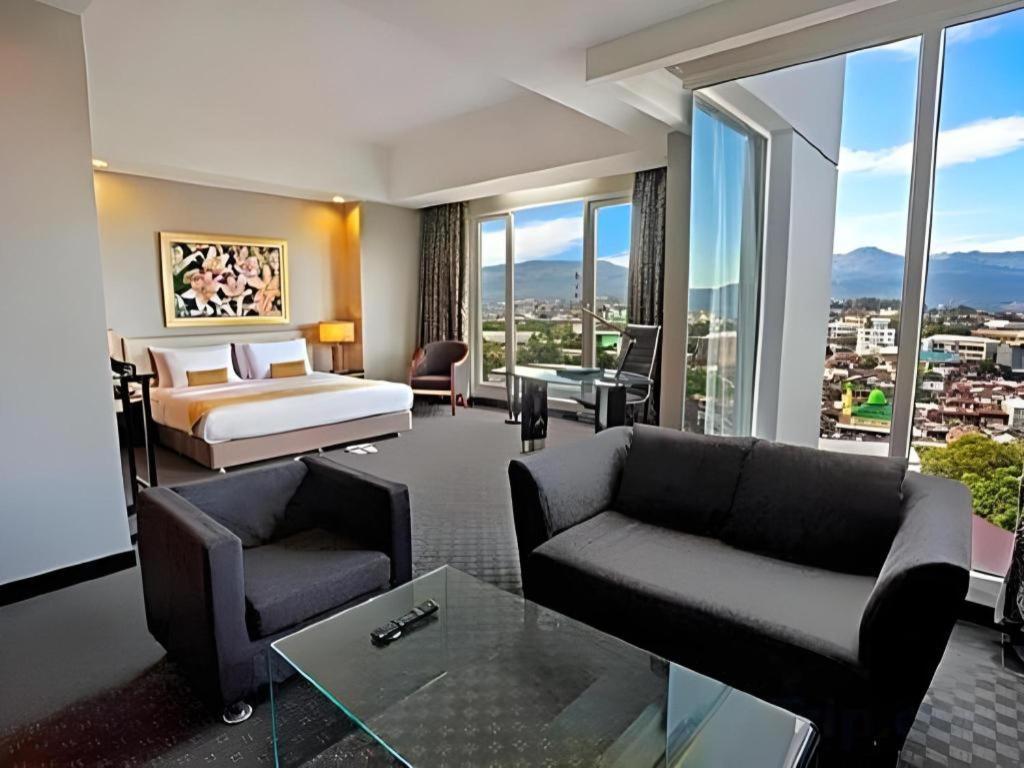 Sintesa Peninsula Hotel Manado Zewnętrze zdjęcie