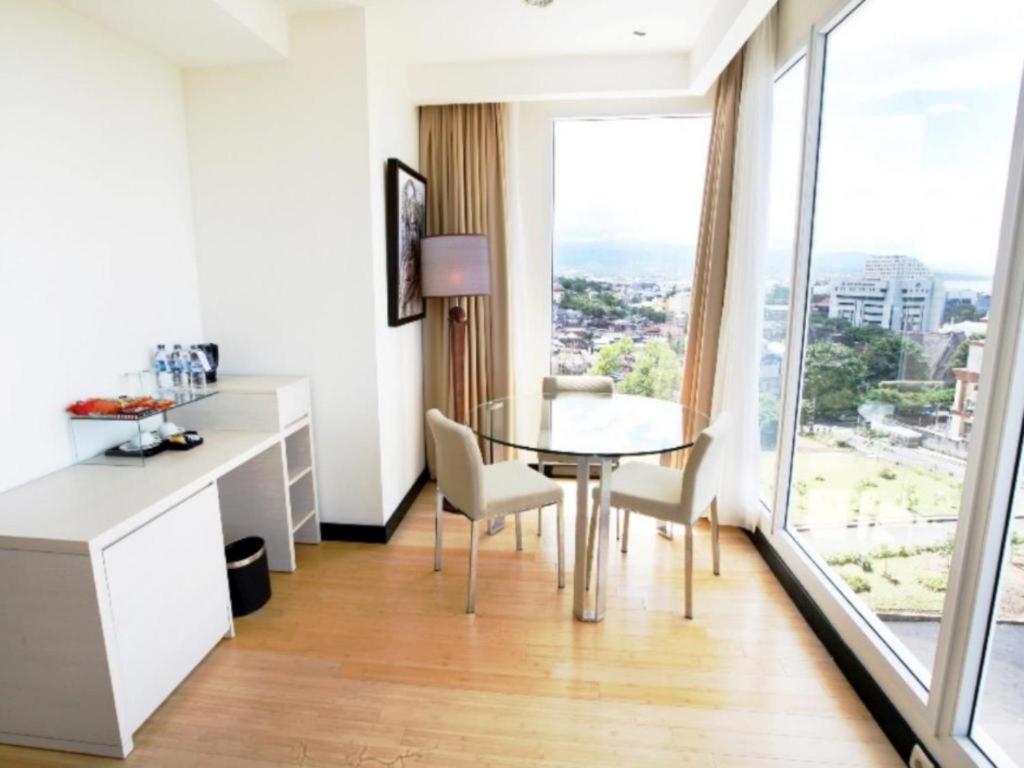 Sintesa Peninsula Hotel Manado Zewnętrze zdjęcie