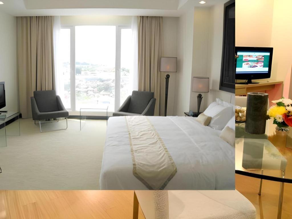 Sintesa Peninsula Hotel Manado Zewnętrze zdjęcie